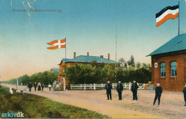 A hand-colored postcard from the border at Egebæk-Hviding between 1910 and 1916. Photo: Wilhelm Schützsack, gehört zum Pfarrarchiv Hviding.